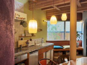 キッチン　3連のペンダントライト